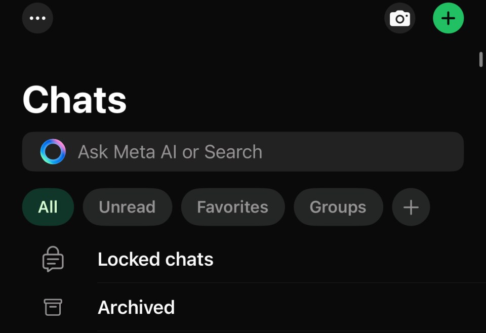 Screenshot of a chat interface showing options to view all, unread, favorite, and group chats, along with options to search, lock, and archive chats.