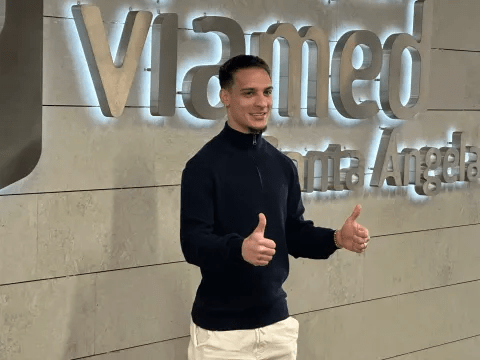 Man giving thumbs up in front of ViaMed Santa Angela sign.