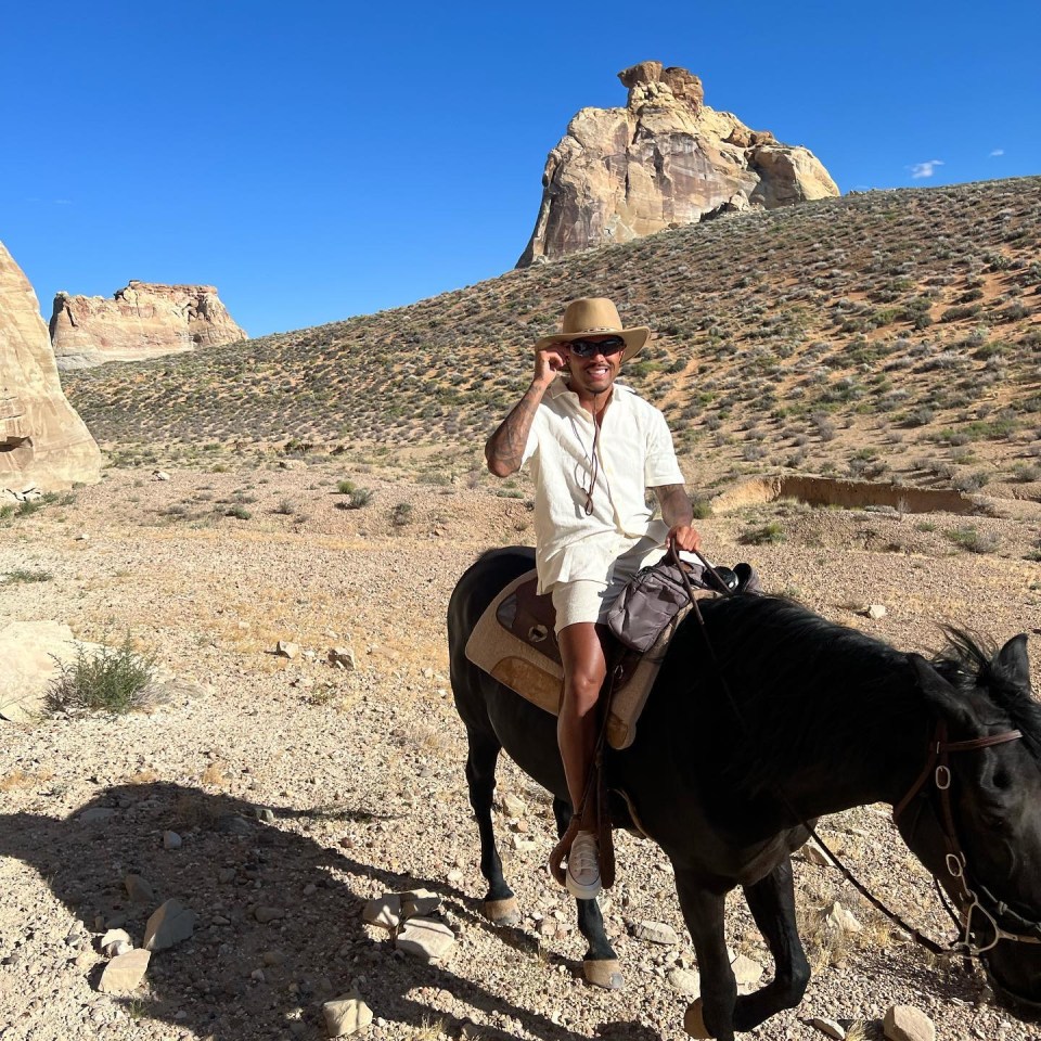 Justin Kluivert horseback riding in a desert landscape.