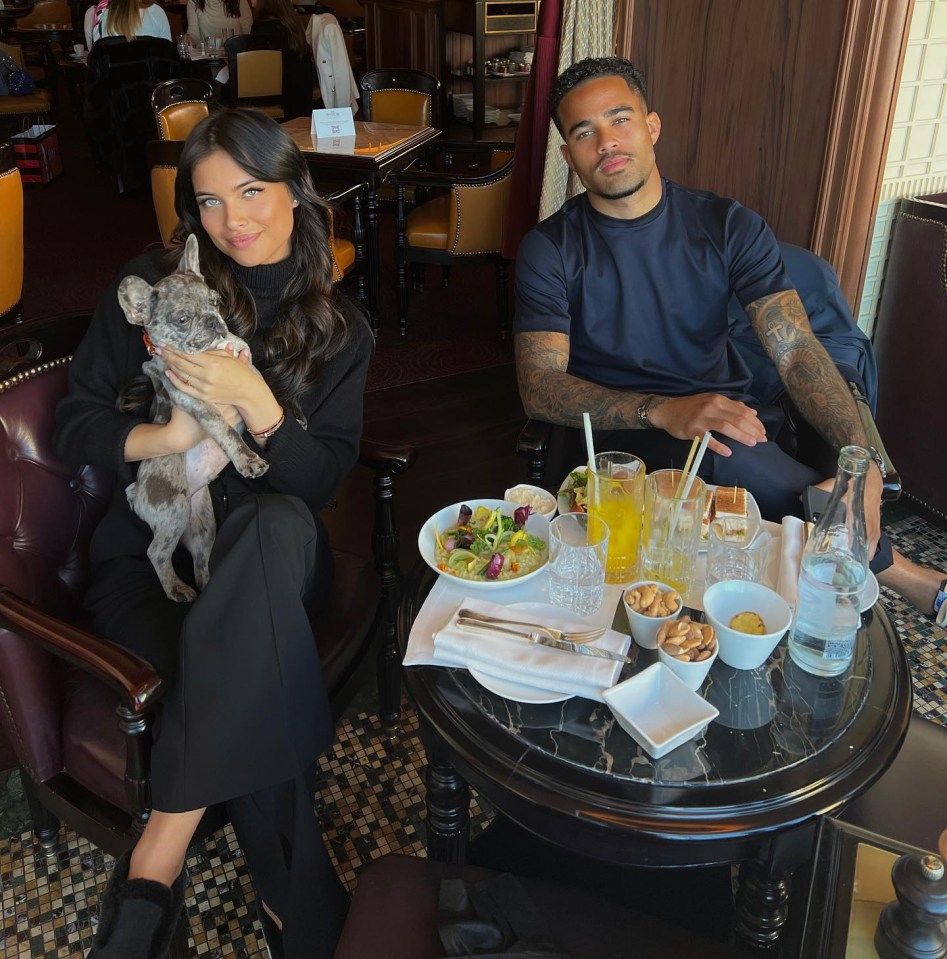 Justin Kluivert and his fiancée at a restaurant with their dog.