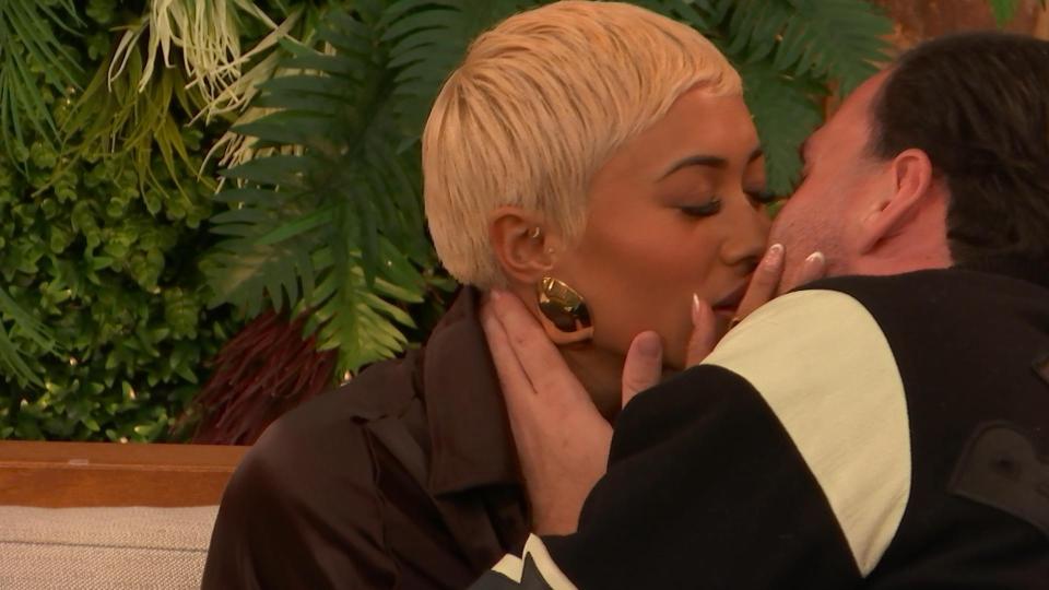 Kaz and Ronnie kissing on Love Island All Stars.