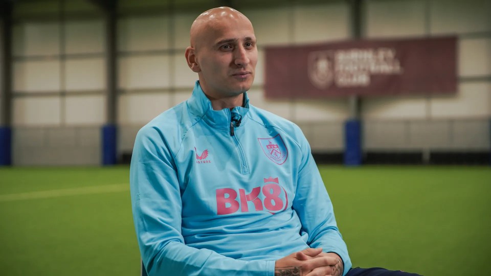 Jonjo Shelvey signs for Burnley.