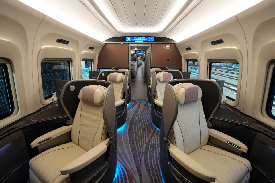 Interior of a CR450AF bullet train's business class carriage.