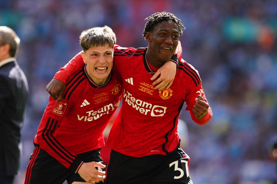 Manchester United players celebrating a win.