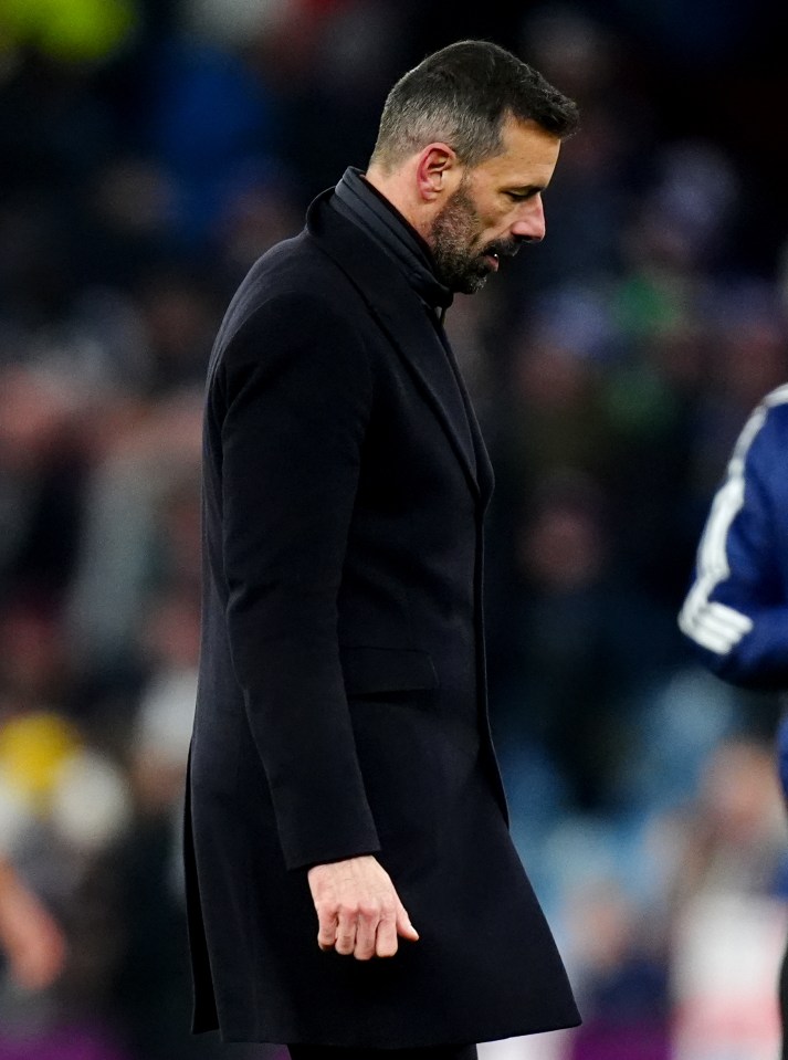 Ruud van Nistelrooy, Leicester City manager, looking dejected.