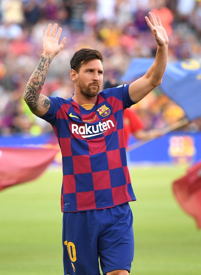 Lionel Messi of FC Barcelona waving to the crowd.