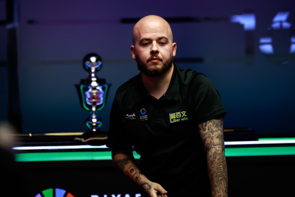 Luca Brecel at a snooker tournament in Saudi Arabia.