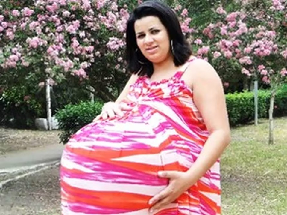 Woman faking pregnancy.