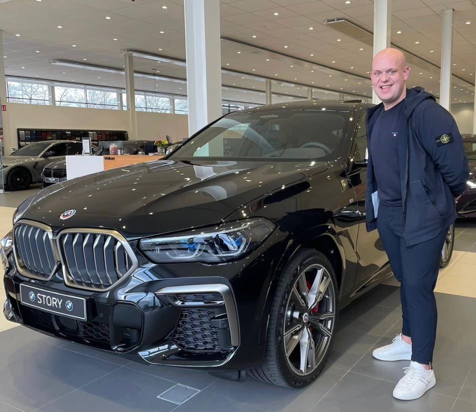 Van Gerwen has a collection of BMWs