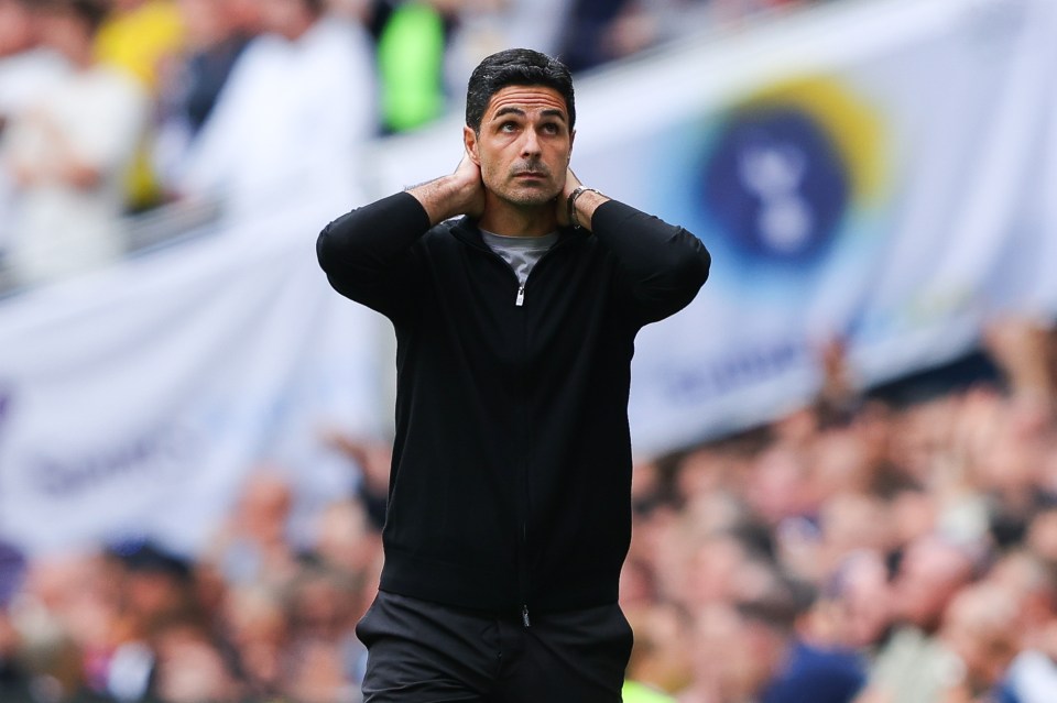 Mikel Arteta, Arsenal manager, looking dejected.