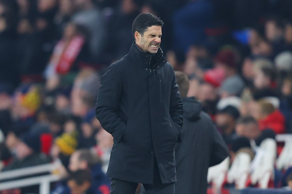 Mikel Arteta, Arsenal manager, looking dejected.