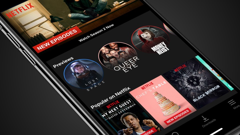 Netflix app interface showing previews and popular shows.