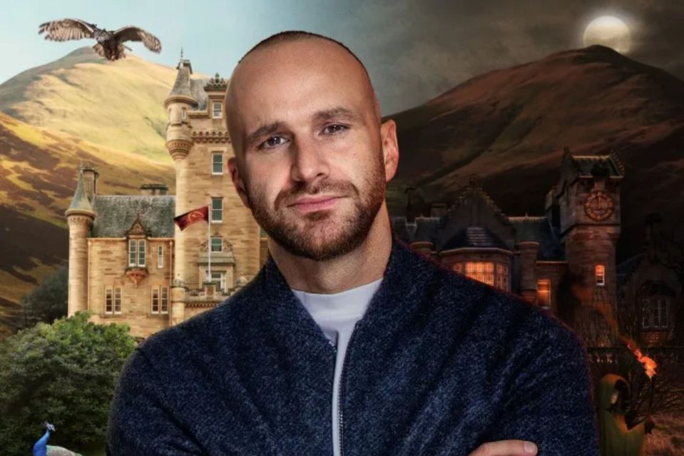 Nathan, second person eliminated from a competition, in front of a castle.