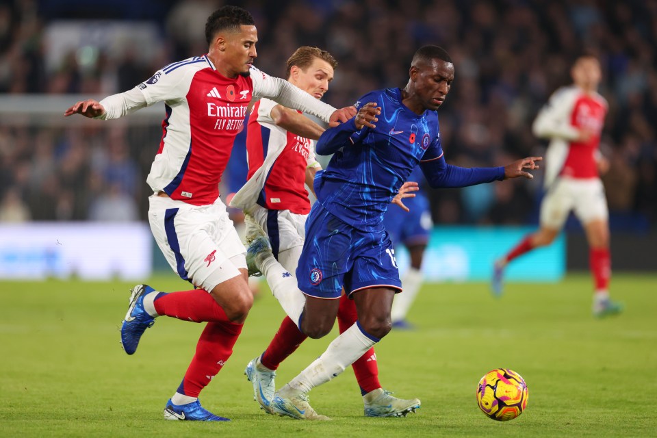 Nicolas Jackson of Chelsea running with the ball, pressured by Arsenal players.