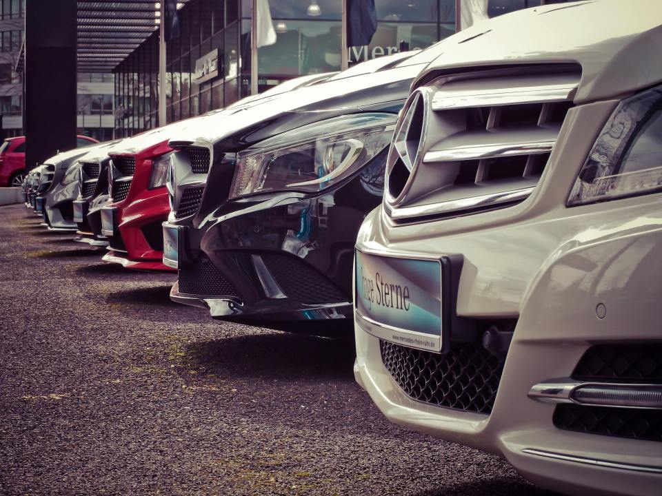 row-of-cars-pcp-hp-financing