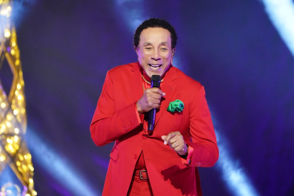 Smokey Robinson singing into a microphone.