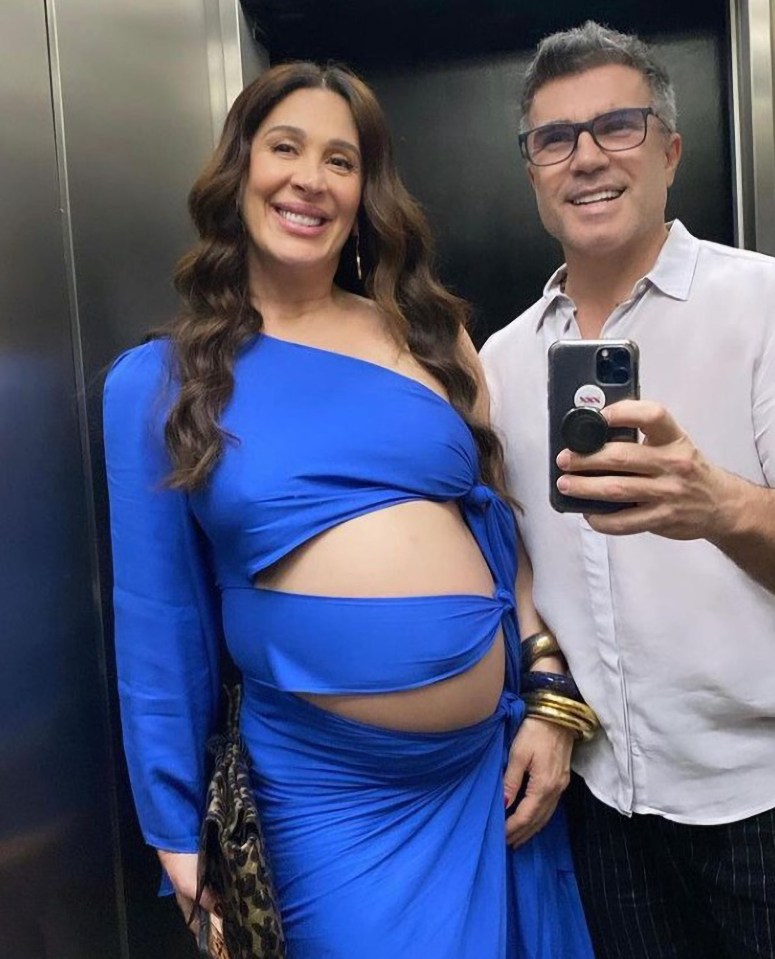 Claudia Raia and Jarbas Homem de Mello, pregnant Raia in a blue dress.