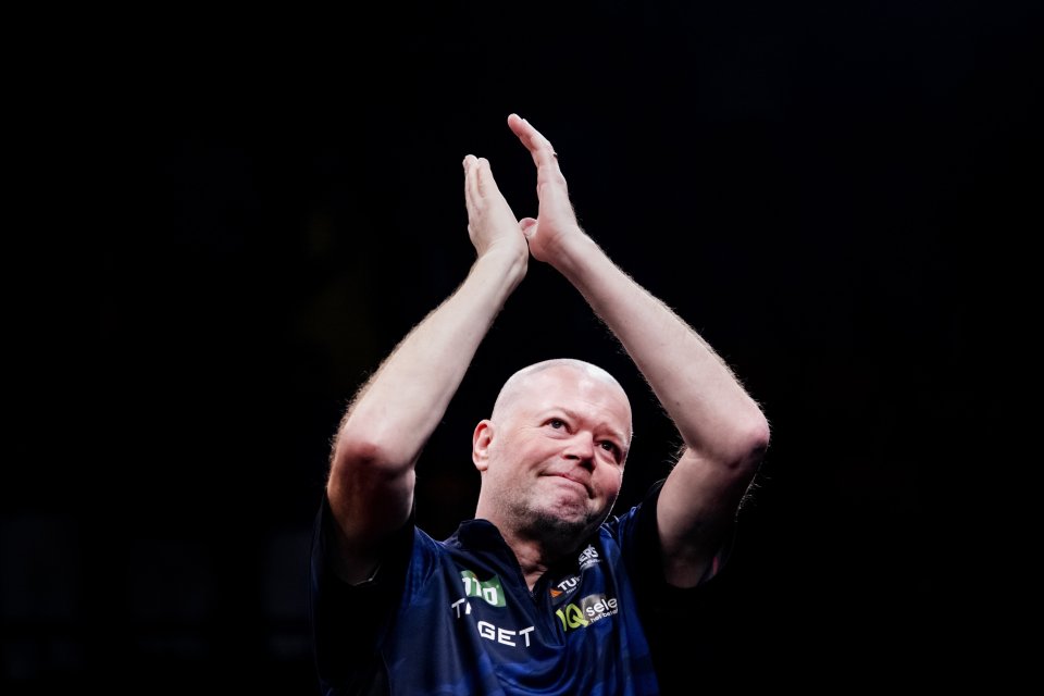 Raymond van Barneveld applauding at the Dutch Darts Masters.