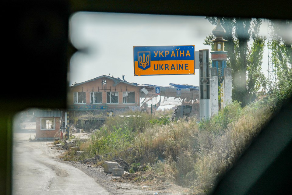 Damaged border crossing in Sudzha, Russia, with a Ukrainian border sign visible.