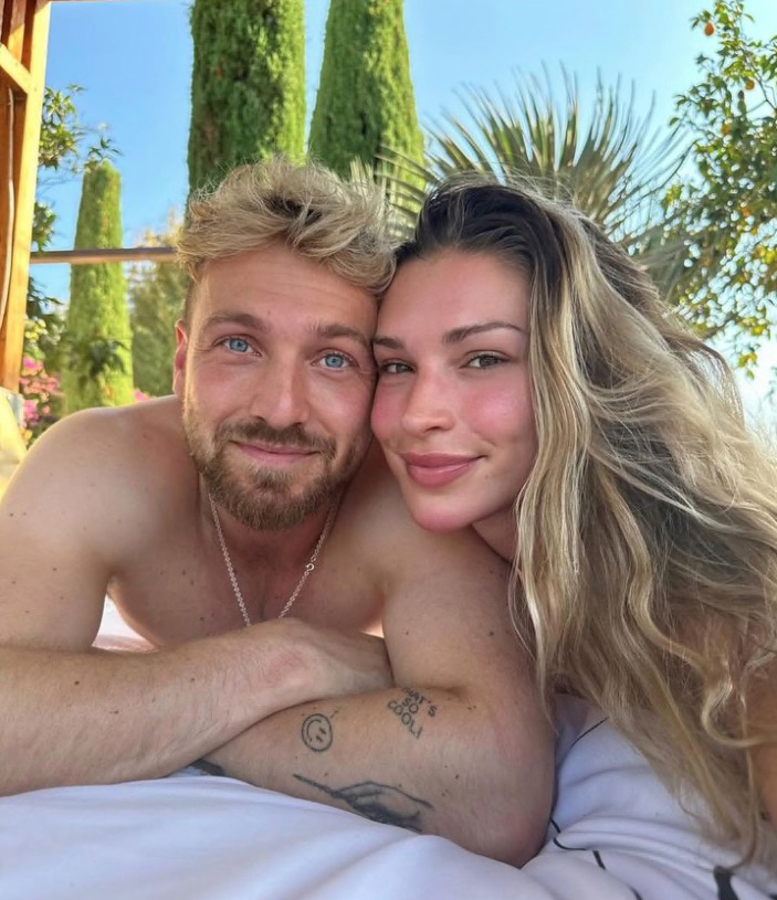 Sam Thompson and Zara McDermott cuddling on a holiday.