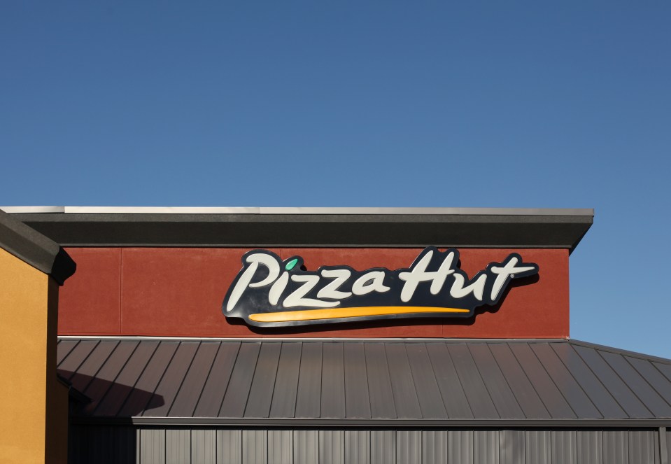 Pizza Hut restaurant sign.