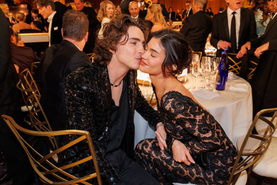 Timothée Chalamet and Kylie Jenner kissing at the Golden Globe Awards.