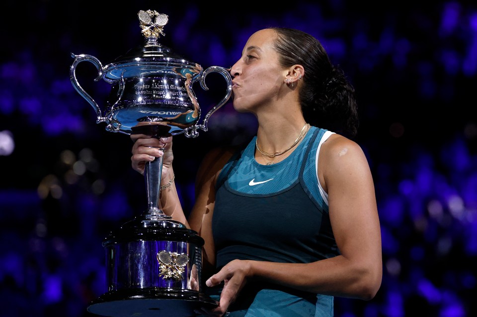 Madison Keys kissing the Daphne Akhurst Memorial Cup.