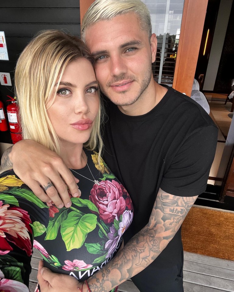 Wanda Nara and Mauro Icardi in an embrace.