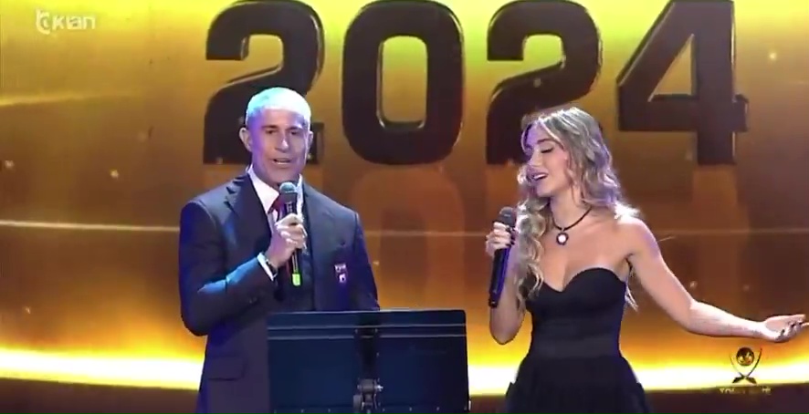 Sylvinho and his daughter speaking at an event.