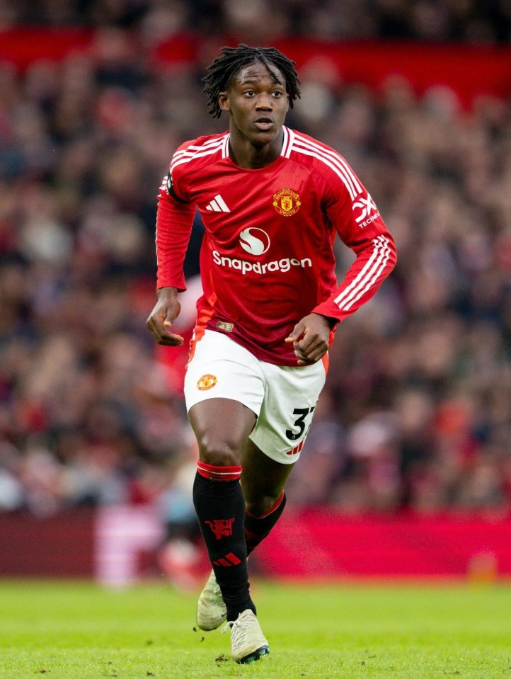 Kobbie Mainoo of Manchester United running on the field.