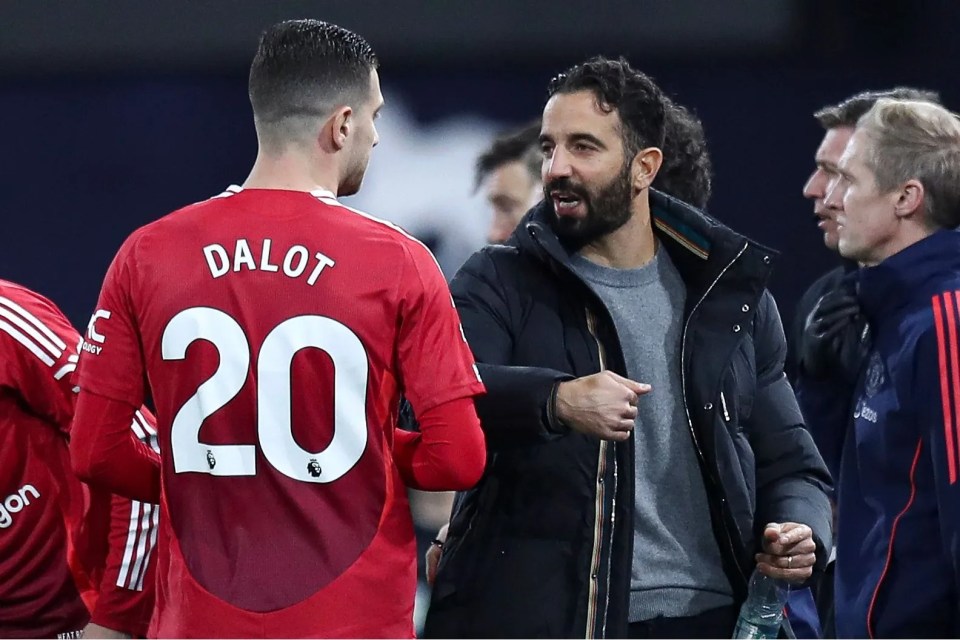 Manchester United coach Ruben Amorim instructing Diogo Dalot.