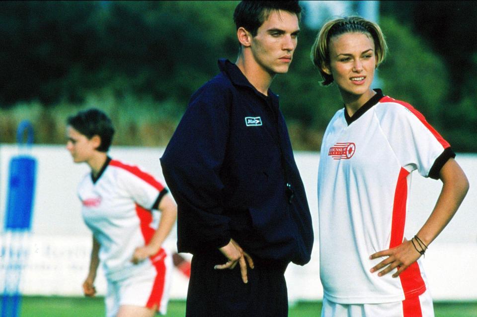 2JD8DK8 MEYERS,KNIGHTLEY, BEND IT LIKE BECKHAM, 2002,