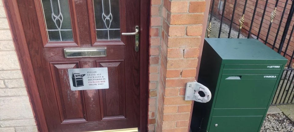 A green parcel box with a sign requesting deliveries be left inside.