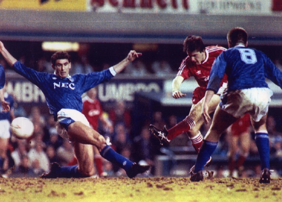 Photo of Peter Beardsley scoring a goal for Liverpool against Everton in an FA Cup replay.