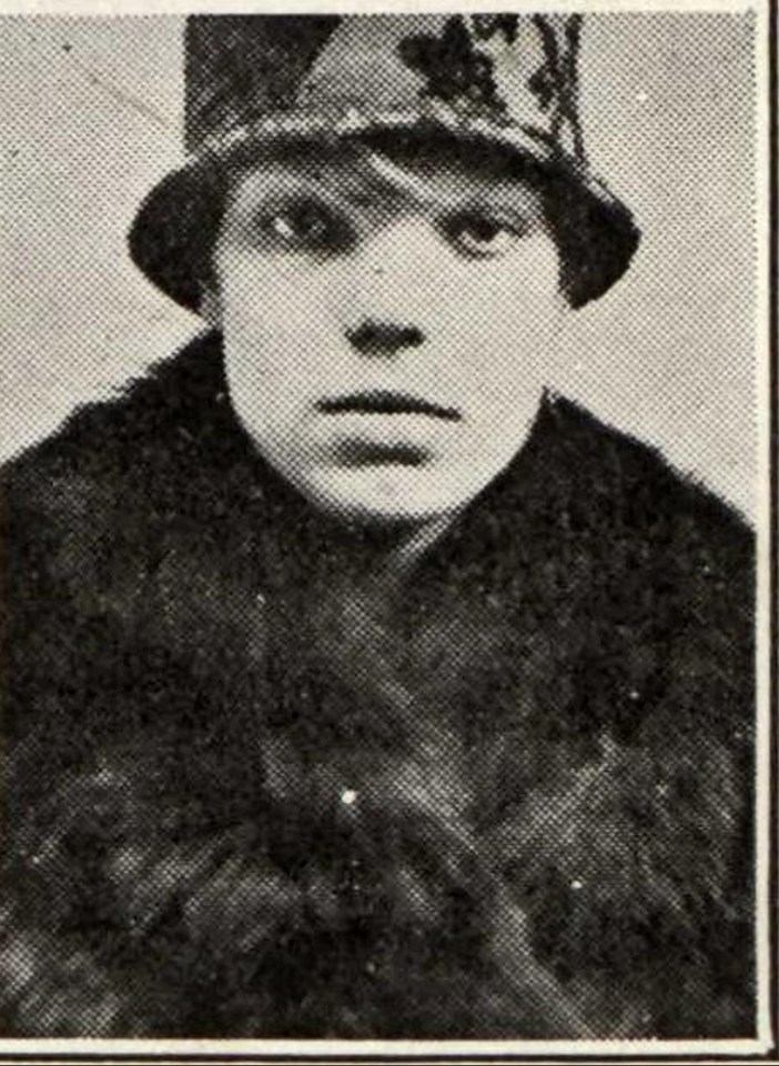 Mugshot of Beezy Marsh, a shoplifting woman.