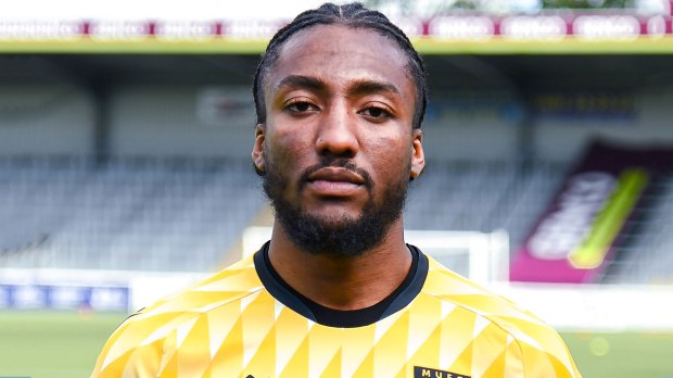 Headshot of Devonte in a yellow soccer jersey.