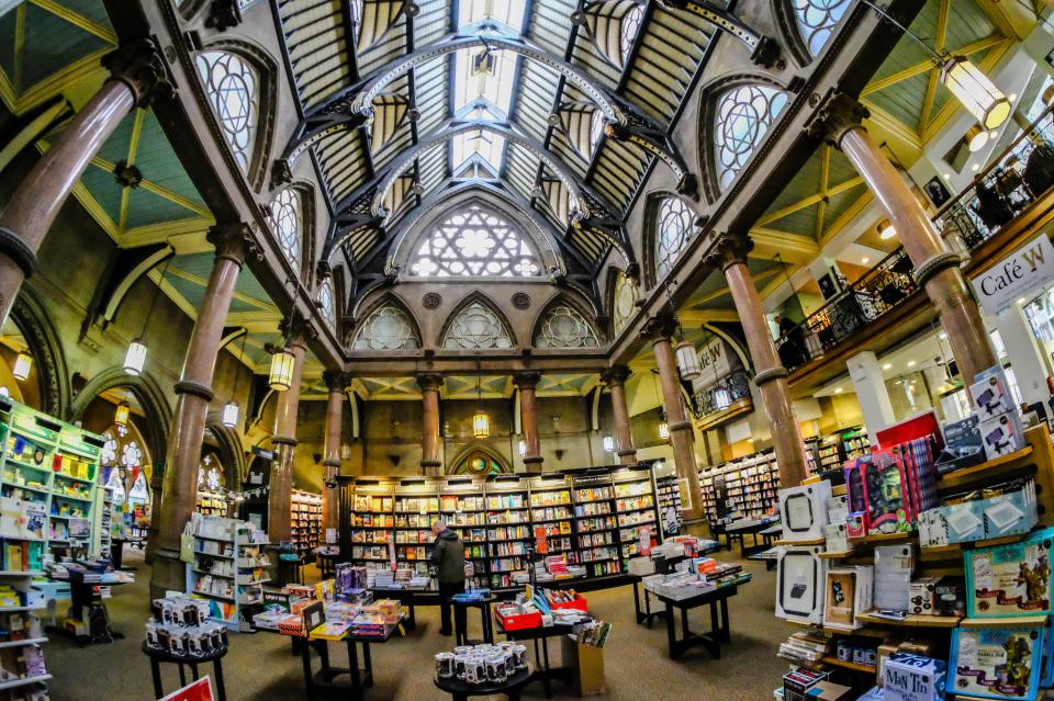 M00HA8 The Wool Exchange, Bradford, Home to Waterstones bookstore and various other retailers and cafes.