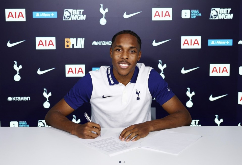 Mathys Tel signing a Tottenham Hotspur contract.