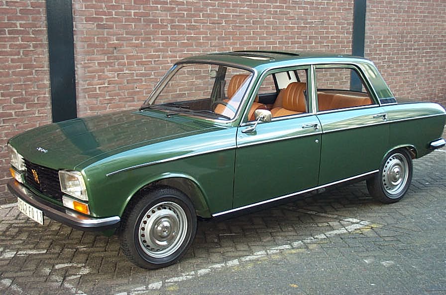 Green Peugeot 304 GL car.