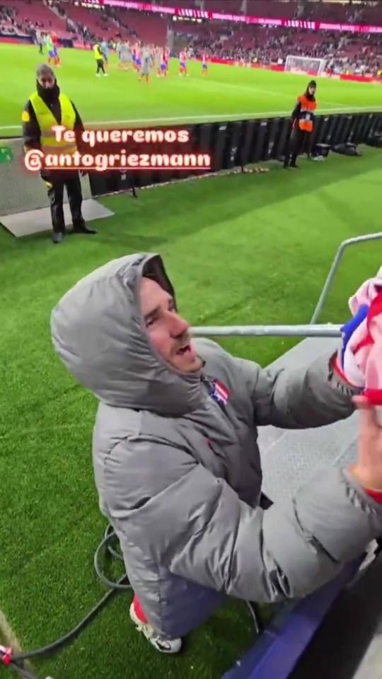 Antoine Griezmann swaps his shirt with a fan for Pokemon cards, //x.com/Dexerto