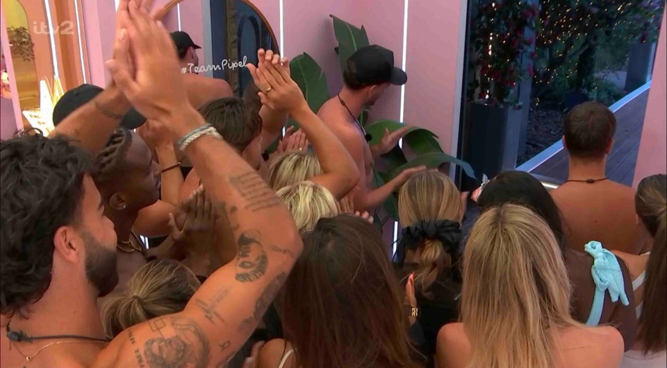 Scott Thomas saying goodbye to the islanders on Love Island.