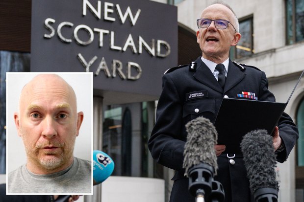 Sir Mark Rowley, Metropolitan Police Commissioner, giving a press conference outside New Scotland Yard, with a suspect's photo inset.