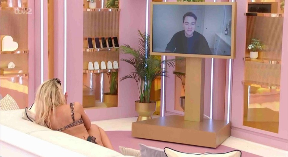 EROTEME.CO.UK FOR UK SALES: Contact Caroline 00 44208 374 8542 If bylined must credit ITV2 Love Island All Stars Picture Shows: Gabby Allen has a video call with her brother Ethan. NON-EXCLUSIVE Date: Wednesday 12th February 2025 Job: 250212UT11 London, UK EROTEME.CO.UK Disclaimer note of Eroteme Ltd: Eroteme Ltd does not claim copyright for this image. This image is merely a supply image and payment will be on supply/usage fee only.