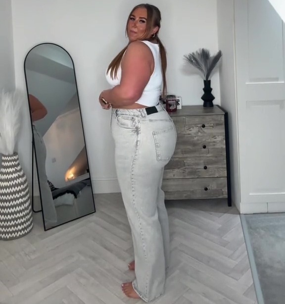 Woman modeling light grey Primark jeans.