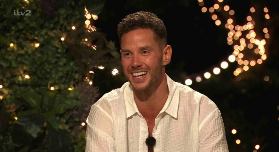 EROTEME.CO.UK FOR UK SALES: Contact Caroline 00 44208 374 8542 If bylined must credit ITV2 Love Island All Stars Picture Shows: Scott Thomas calls Luca Bish to one side to tell him that he's decided to leave the island. They both get emotional and start to cry. He then rallies the rest of the islanders round to tell then that he is leaving and everyone gets emotional and starts to cry. Tina Stinnes is very emotional and he takes her to one side to clear the air saying she deserves more and he's sorry it didn't work out between them. Scott then leaves the villa and talks to Maya Jama. NON-EXCLUSIVE Date: Sunday 2nd February 2025 Job: 250202UT12 London, UK EROTEME.CO.UK Disclaimer note of Eroteme Ltd: Eroteme Ltd does not claim copyright for this image. This image is merely a supply image and payment will be on supply/usage fee only.