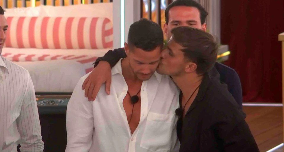 Luca Bish kissing Scott Thomas on the cheek on Love Island All Stars.