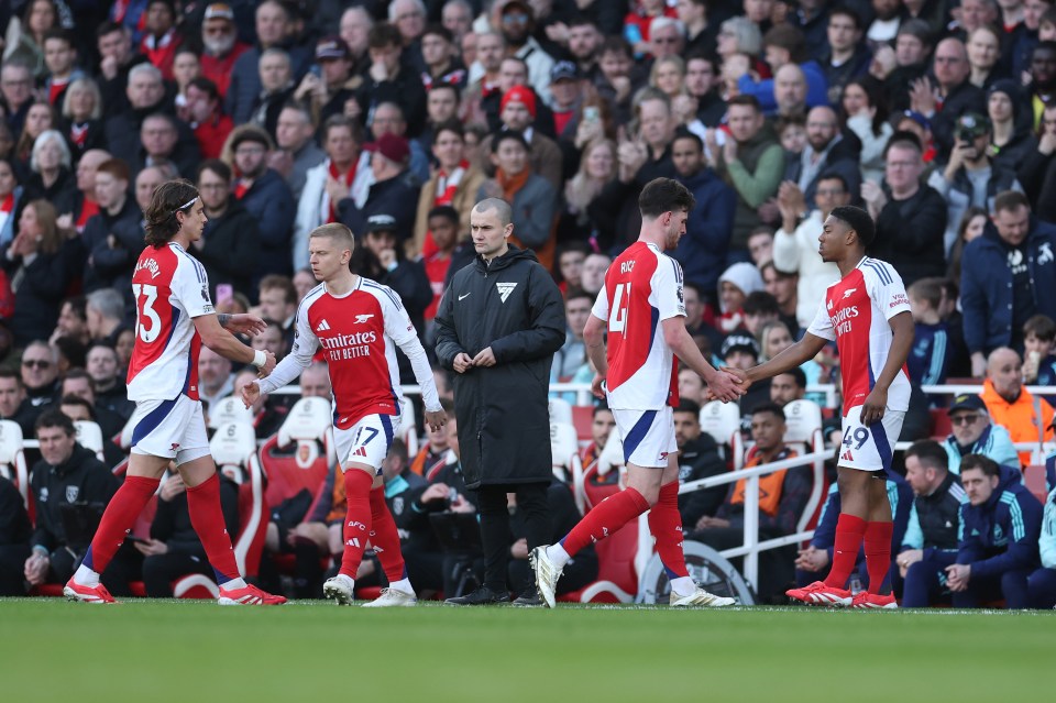 Arsenal players leaving the pitch.