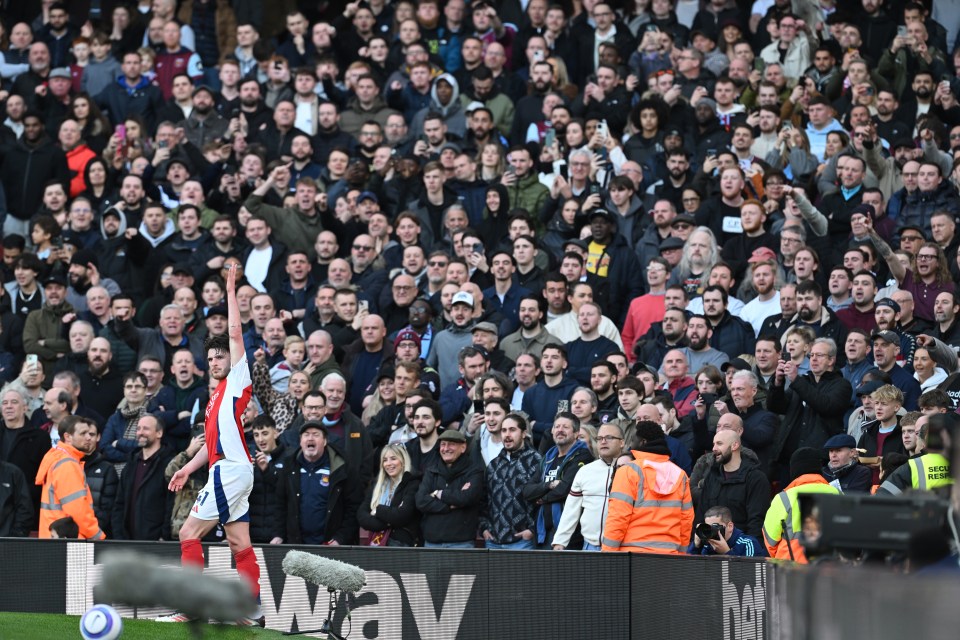 Declan Rice taking a corner kick in front of West Ham fans.