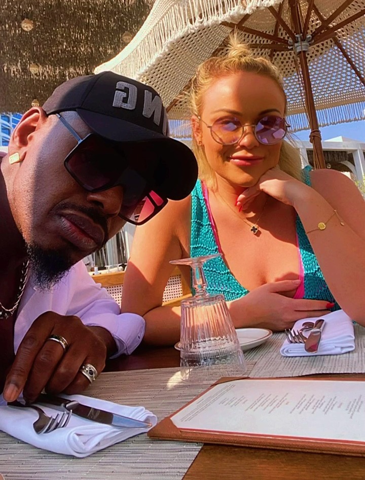 Ben Ofoedu and his girlfriend at an outdoor restaurant.