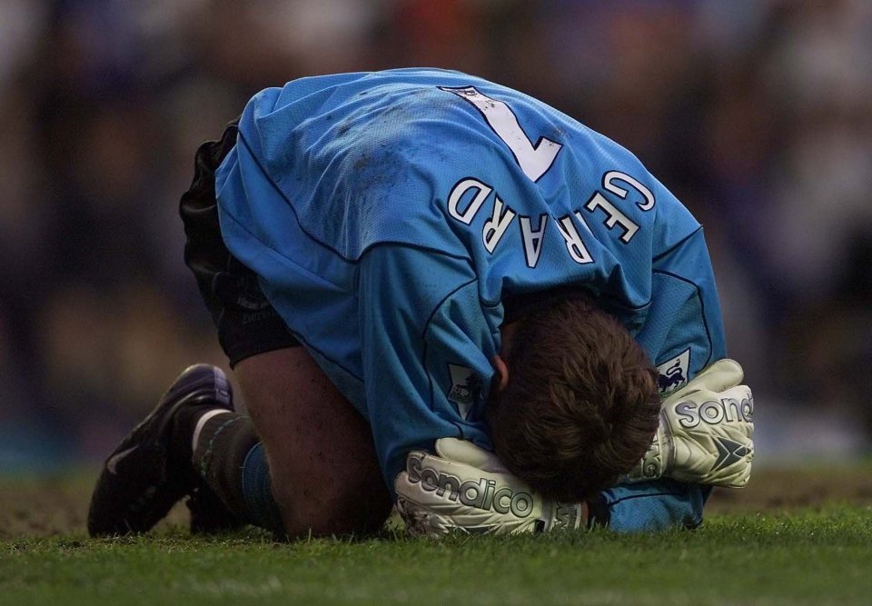 Everton goalkeeper Paul Gerrard kneeling on the field, head in hands.